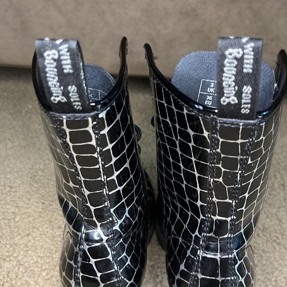 Rare Dr. Martens Darcie Black and Silver Size 6 - Picture 6 of 10